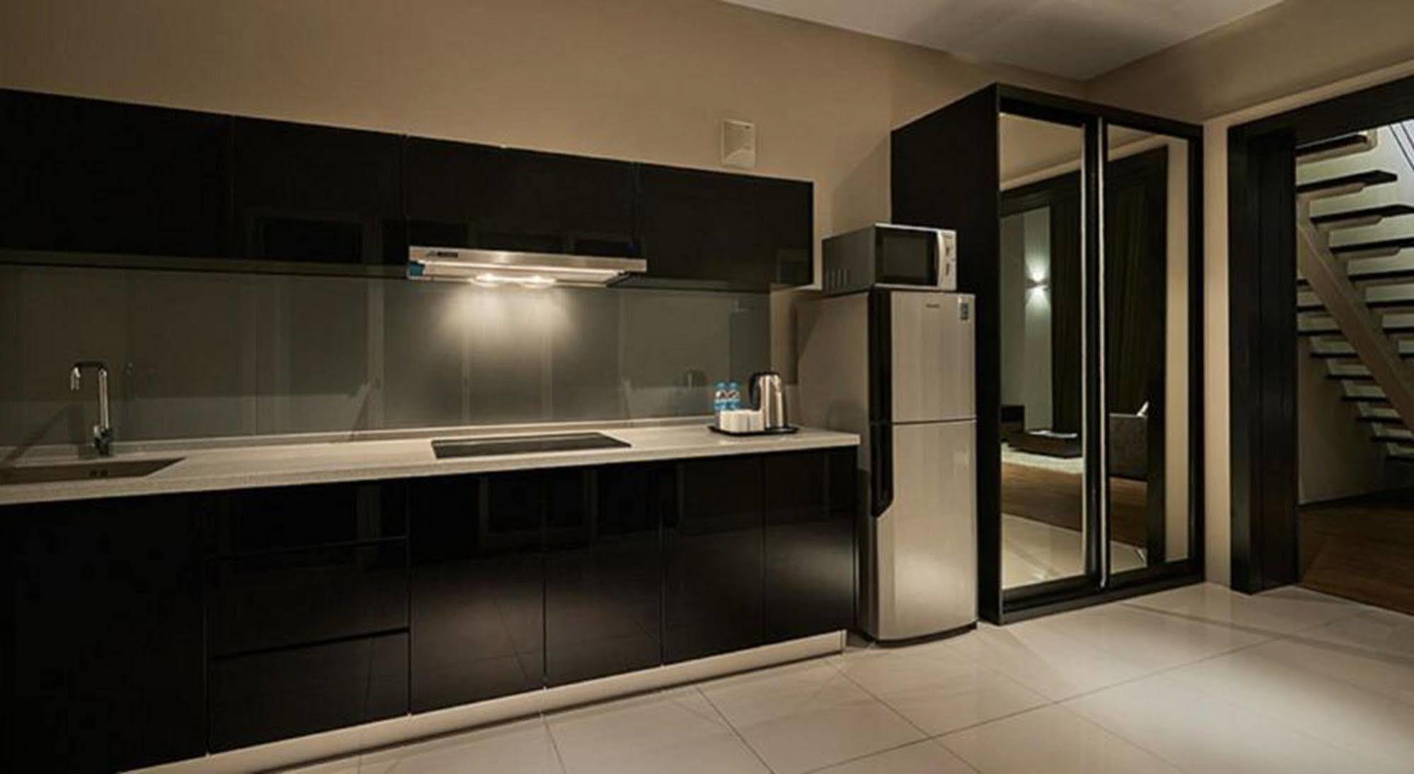 Maritime Luxury Suites George Town Exteriér fotografie